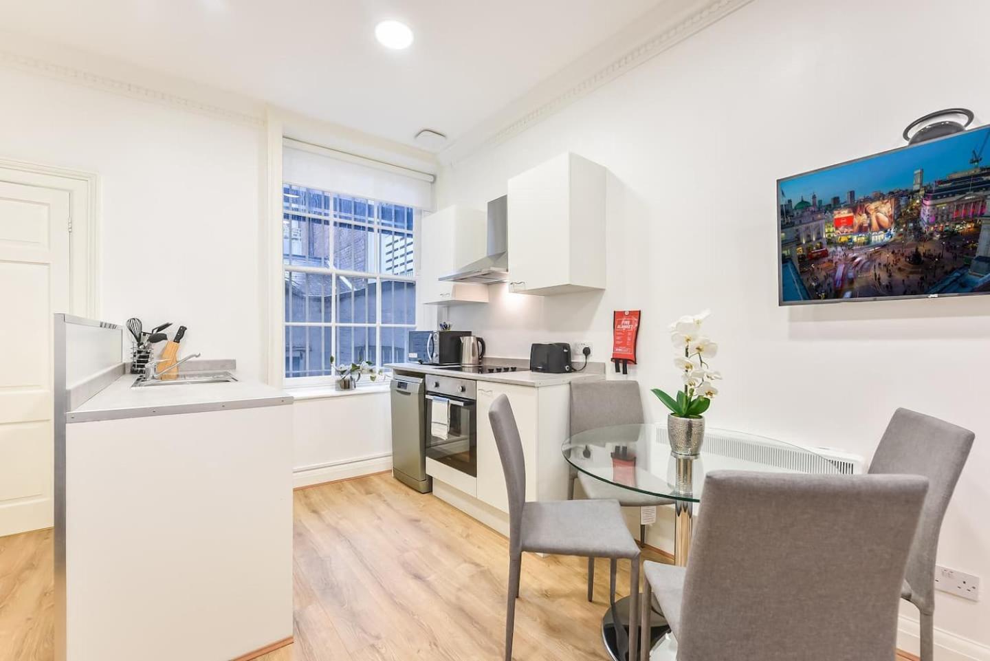2 Bed Piccadilly Apartment 2 London Kültér fotó